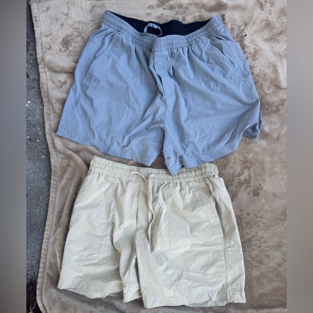 lululemon athletica Men's Shorts - Gray and Beige